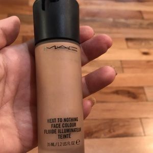 MAC Next to nothing foundation -new